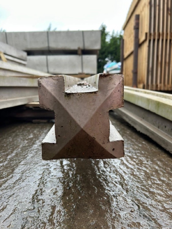 Concrete 3-Way Post